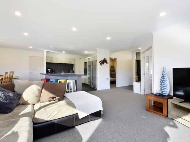 3 Wanderers Avenue, Brightwater