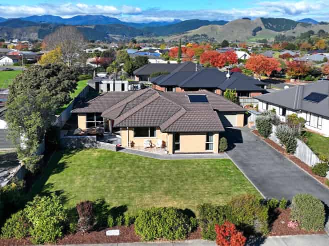 3 Wanderers Avenue, Brightwater
