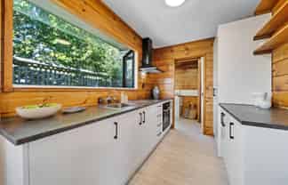 2/74 Aorangi Road, Bryndwr