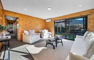 2/74 Aorangi Road, Bryndwr