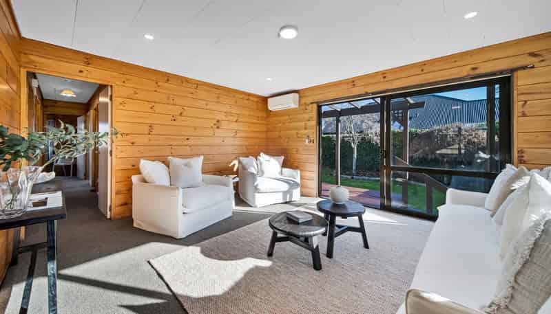 2/74 Aorangi Road, Bryndwr