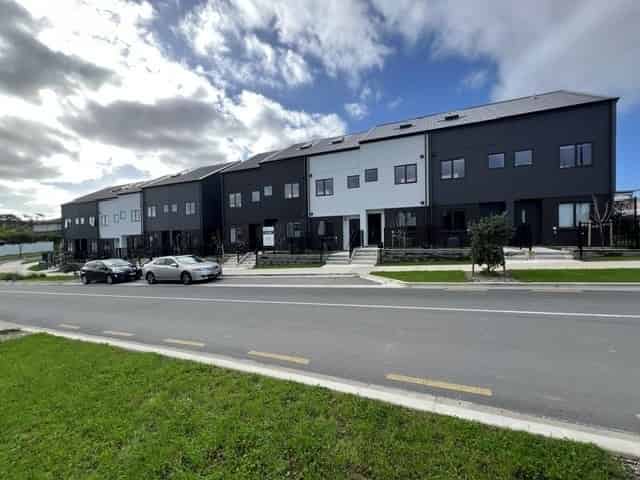 5/2 Firebrick Way , Hobsonville
