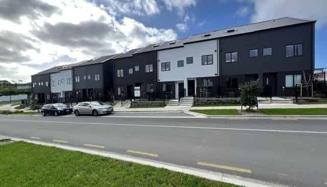 5/2 Firebrick Way , Hobsonville