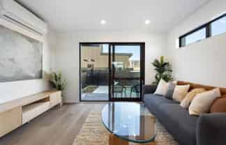 5/2 Firebrick Way , Hobsonville