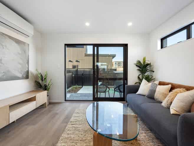 5/2 Firebrick Way , Hobsonville