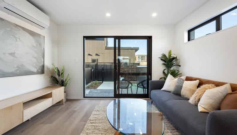 5/2 Firebrick Way , Hobsonville