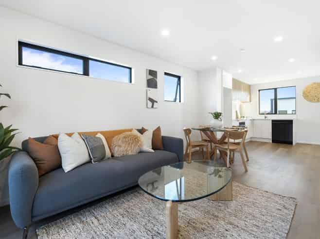 5/2 Firebrick Way , Hobsonville