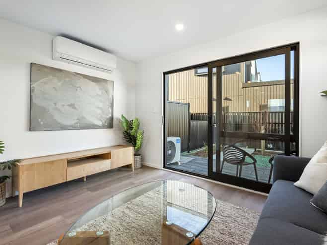 5/2 Firebrick Way , Hobsonville