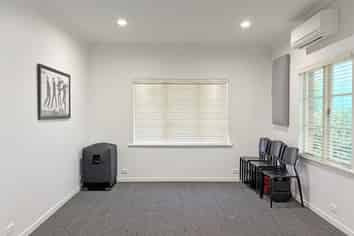 APPROXIMATELY 105M² OFFICE FOR LEASE

