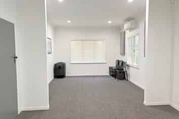 APPROXIMATELY 105M² OFFICE FOR LEASE
