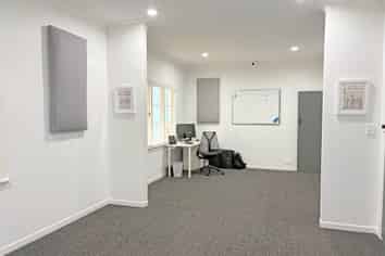 APPROXIMATELY 105M² OFFICE FOR LEASE
