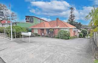 APPROXIMATELY 105M² OFFICE FOR LEASE
