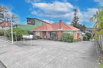 APPROXIMATELY 105M² OFFICE FOR LEASE
