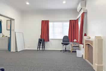 APPROXIMATELY 105M² OFFICE FOR LEASE

