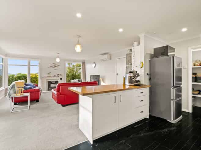 141 Easther Crescent, Kew