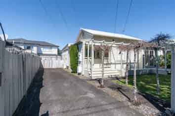 266 Meola Road, Point Chevalier