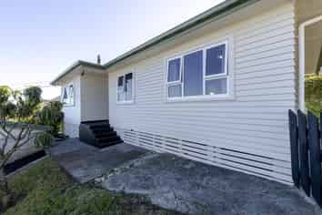 15 Simons Street, Moturoa