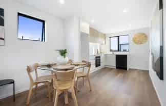 4/4 Firebrick Way , Hobsonville