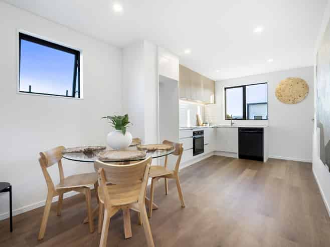 4/4 Firebrick Way , Hobsonville