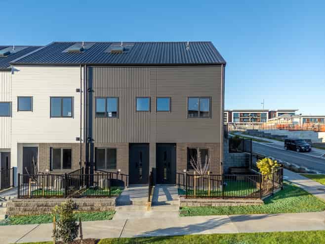 4/4 Firebrick Way , Hobsonville