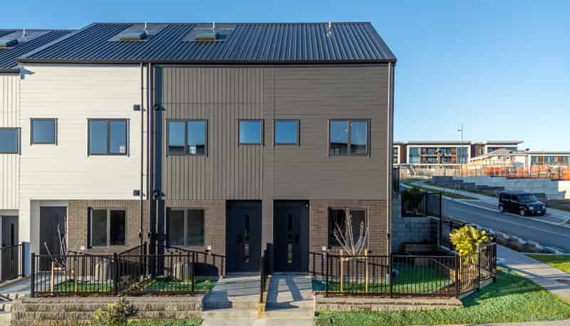 4/4 Firebrick Way , Hobsonville