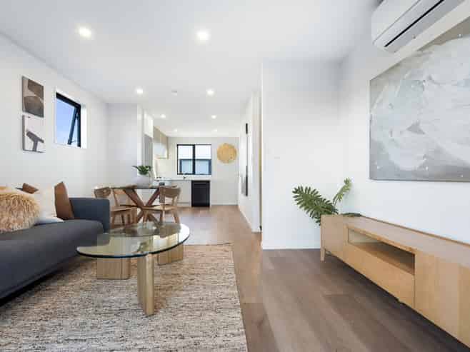 4/4 Firebrick Way , Hobsonville