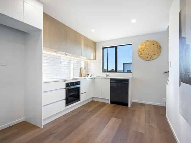 4/4 Firebrick Way , Hobsonville