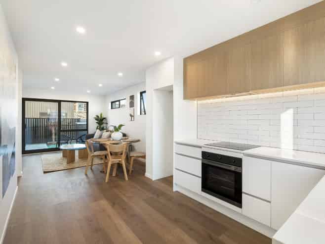 4/4 Firebrick Way , Hobsonville