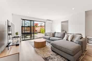 10 Orca Drive, Stanmore Bay