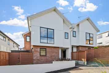 10 Orca Drive, Stanmore Bay