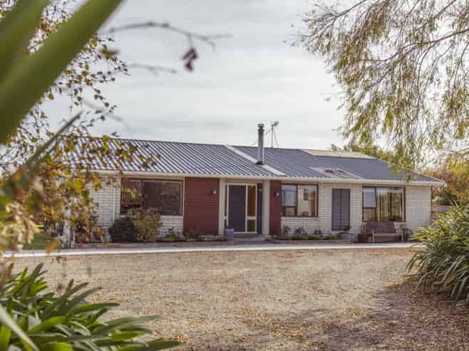 93 Cemetery Road, Sanson