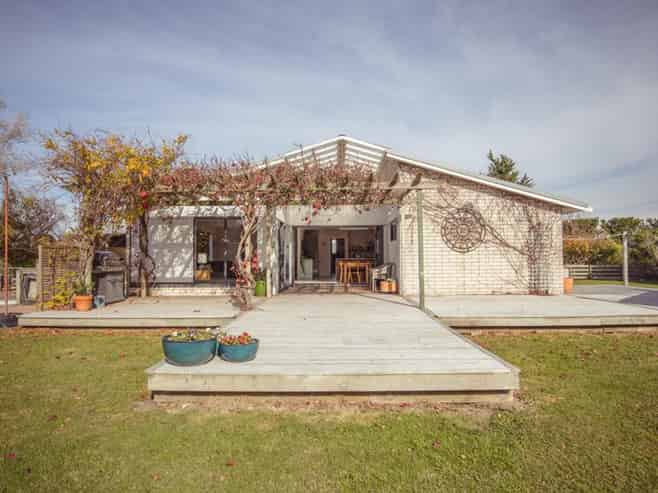 93 Cemetery Road, Sanson