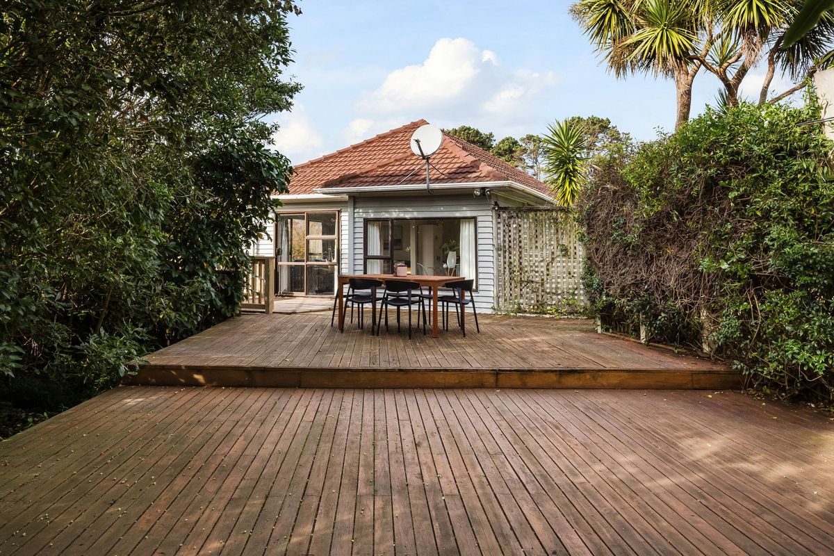 Indoor/Outdoor Living Awaits- Deadline
