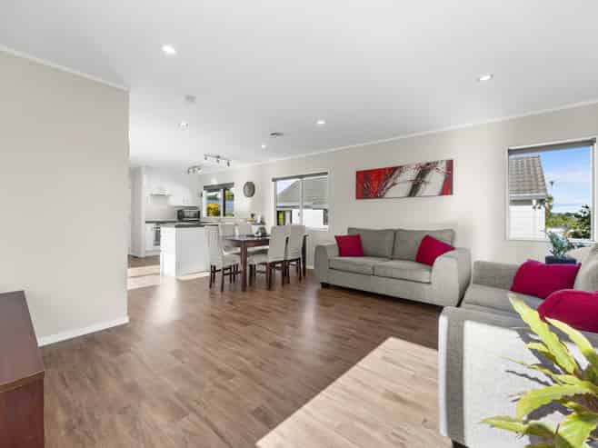 1/144 Bradbury Road, Botany Downs