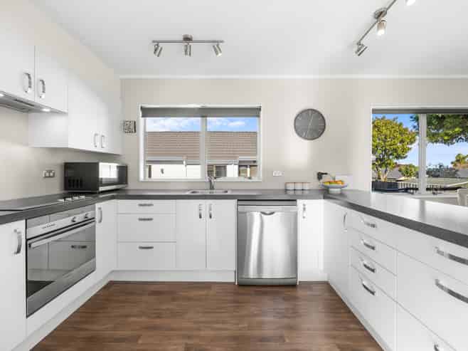 1/144 Bradbury Road, Botany Downs