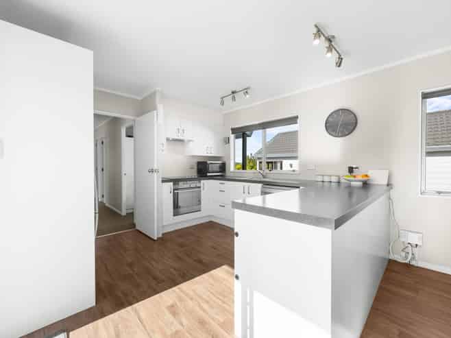 1/144 Bradbury Road, Botany Downs