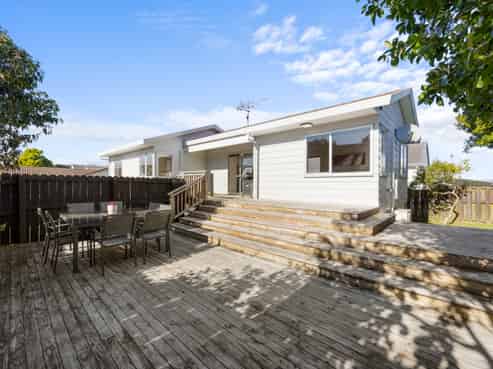 1/144 Bradbury Road, Botany Downs