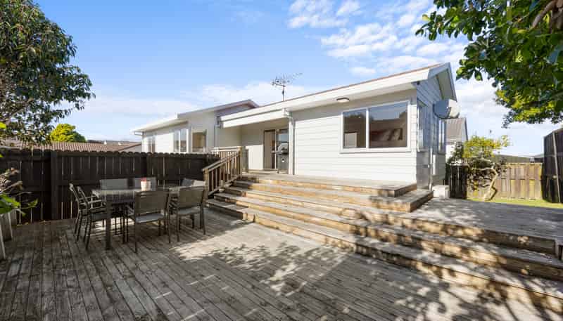 1/144 Bradbury Road, Botany Downs