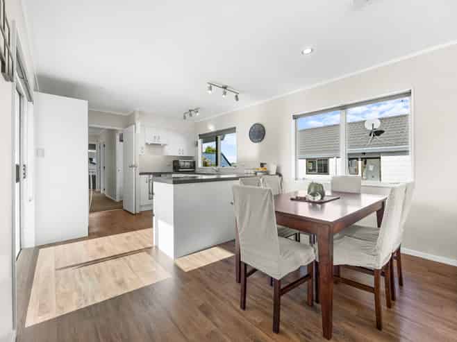 1/144 Bradbury Road, Botany Downs