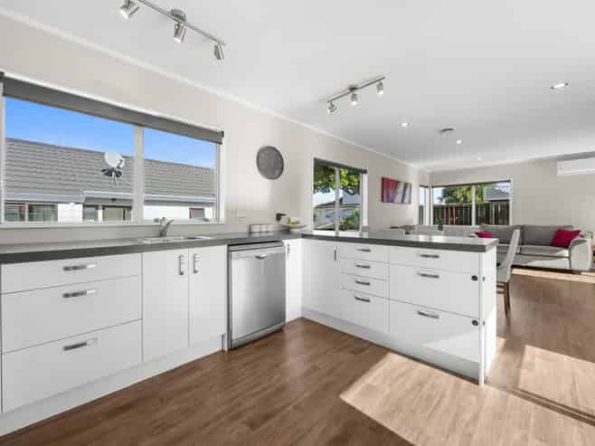 1/144 Bradbury Road, Botany Downs