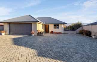 17 Larch Crescent, Alexandra