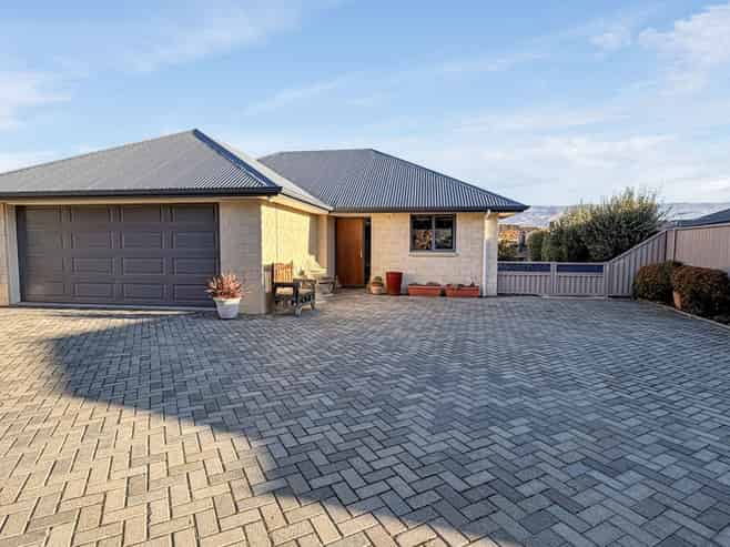 17 Larch Crescent, Alexandra