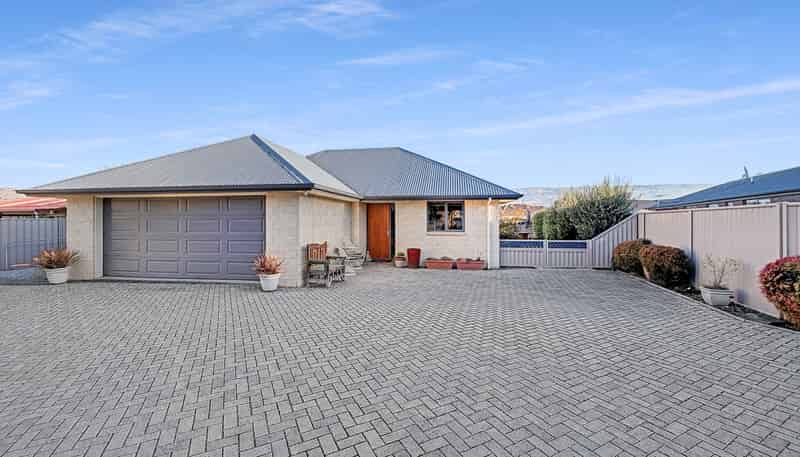 17 Larch Crescent, Alexandra