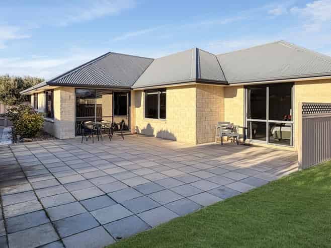 17 Larch Crescent, Alexandra