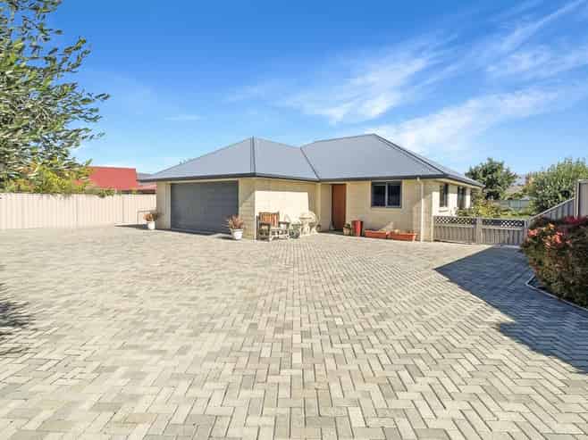 17 Larch Crescent, Alexandra