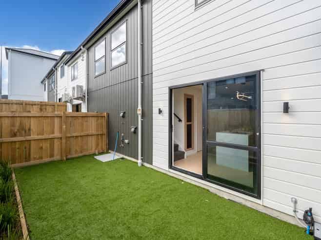 2/127 Ridge Road, Howick
