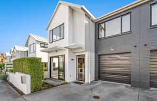 17 Seafarer Crescent, Stanmore Bay