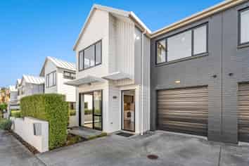 17 Seafarer Crescent, Stanmore Bay