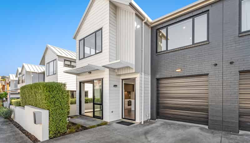 17 Seafarer Crescent, Stanmore Bay