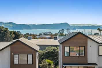 17 Seafarer Crescent, Stanmore Bay